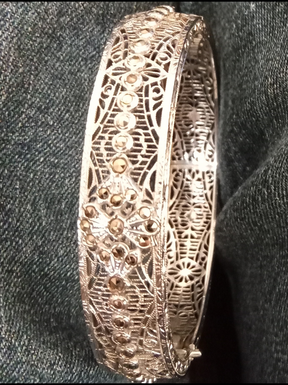 Intricate Filigree Silver-Tone 1940s Women's Bangle Bracelet